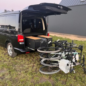 Bagażnik na rowery elektryczne 67 kg, MTB, Górskie, Cross, Opona do 4 cali, 3 - 4 duże rowery, Otwarcie tylnej klapy VW Volkswagen T5, T6, T6.1 Multivan, California, Caravelle