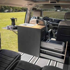 Szafka turystyczna, kuchenna, Szafka na Laptopa za fotel kierowcy - Volkswagen Nowy Multivan T7, Nowa California Beach T7